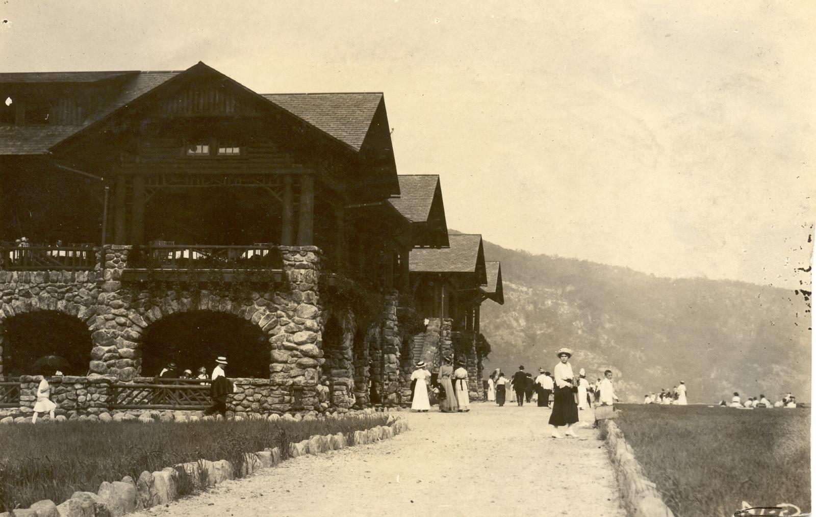 Bear Mountain Inn - Bear Mountain State Park, New York